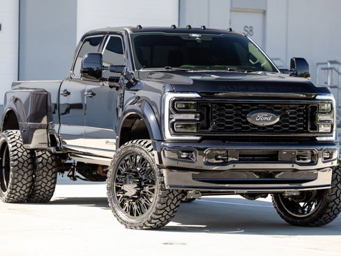 Used 2025 Ford F450 Platinum AWD/4WD image 1