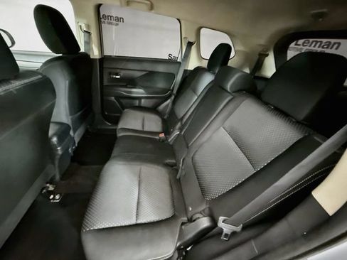 Used 2017 Mitsubishi Outlander ES FWD image 22