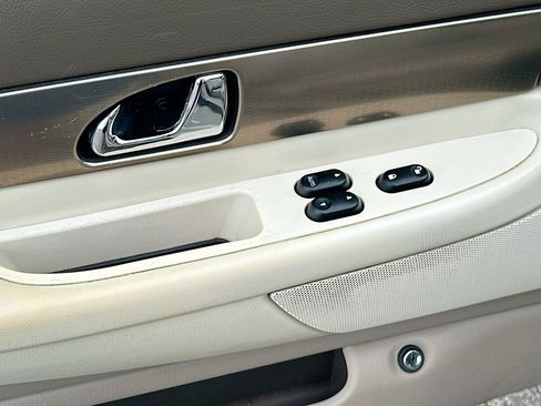Used 2005 Ford Thunderbird 50th Anniversary RWD image 19