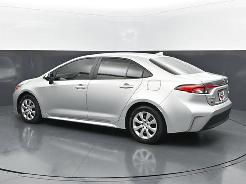 Used 2025 Toyota Corolla LE FWD image 3