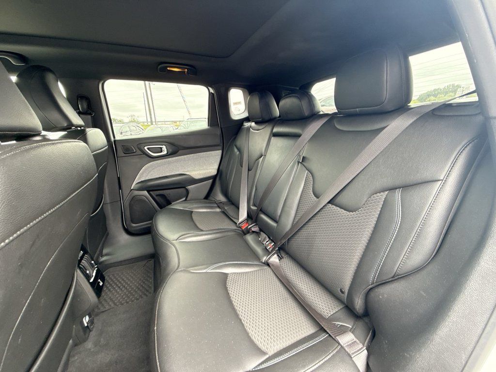 Used 2025 Jeep Compass Latitude w/ Sun & Sound Group AWD/4WD image 20