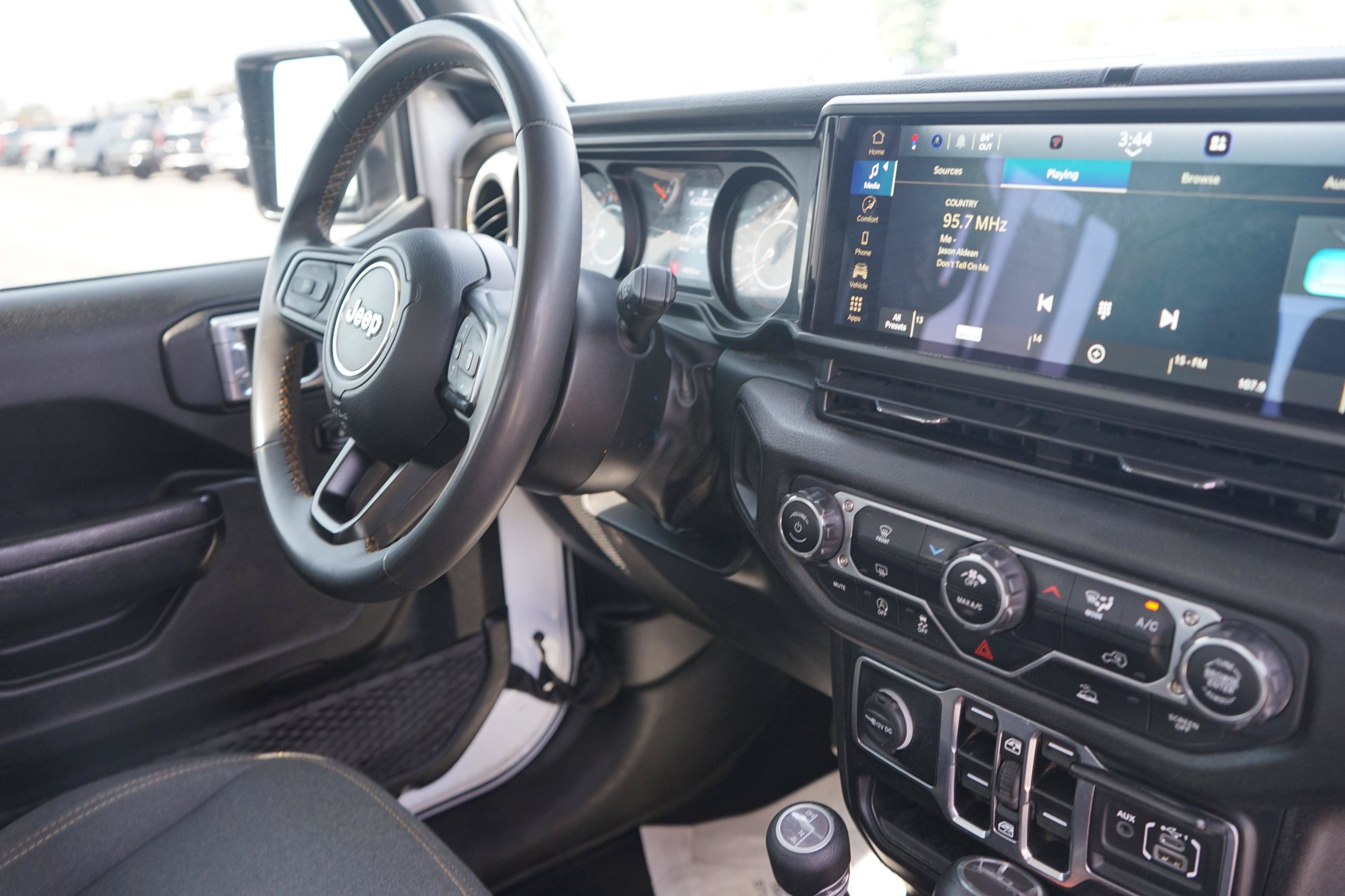 Used 2025 Jeep Gladiator Sport AWD/4WD image 27