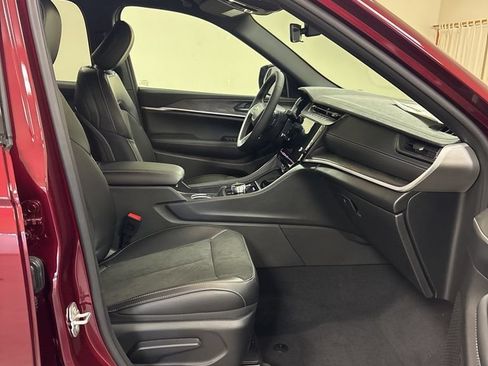 New 2026 Jeep Grand Cherokee Altitude AWD/4WD image 26