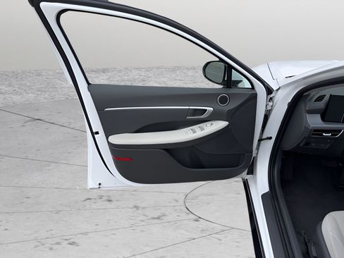 Used 2025 Hyundai Sonata SEL FWD image 23