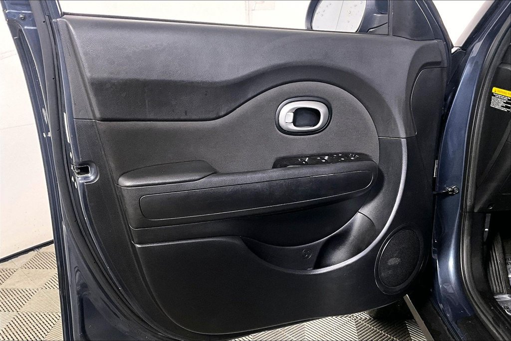 Used 2016 Kia Soul + FWD image 21