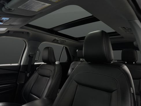 Used 2023 Ford Explorer XLT AWD/4WD image 7