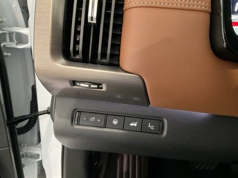 Used 2025 Nissan Pathfinder Platinum w/ Cargo Package image 9