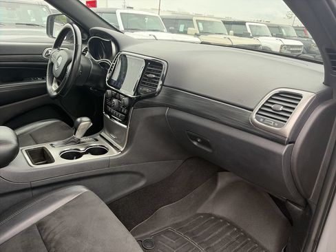 Used 2019 Jeep Grand Cherokee Altitude AWD/4WD image 30