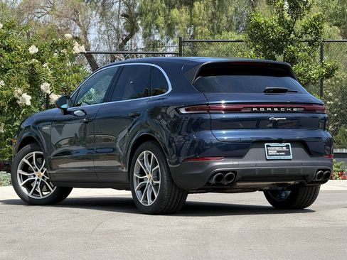 Certified 2024 Porsche Cayenne image 3