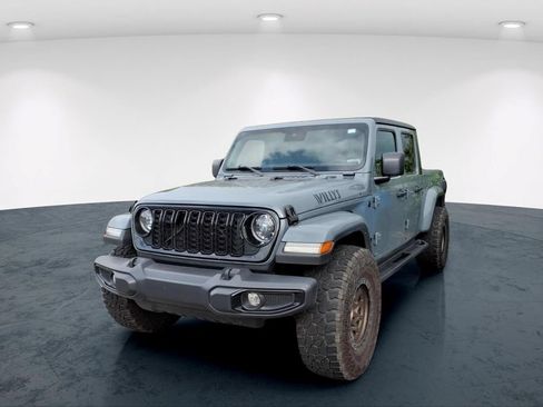 Used 2024 Jeep Gladiator Sport AWD/4WD image 4