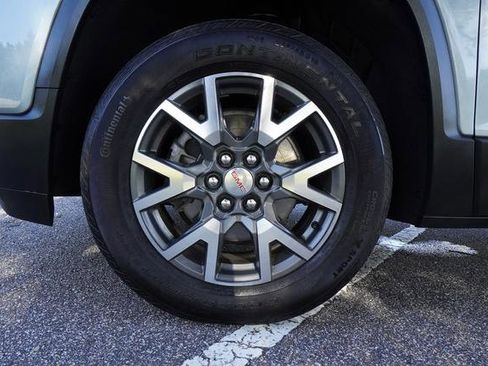 Used 2023 GMC Acadia SLE image 40