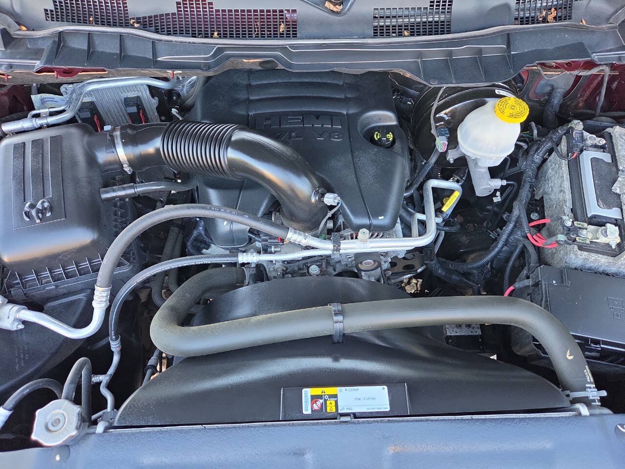 Used 2019 RAM 1500 Classic SLT AWD/4WD image 16