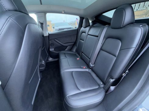 Used 2021 Tesla Model Y Long Range image 25