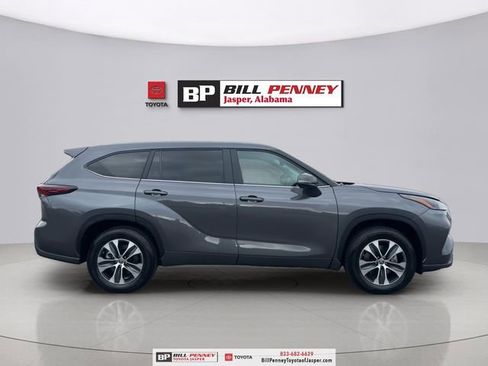 Used 2025 Toyota Highlander XLE image 6