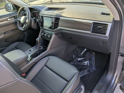 Certified 2023 Volkswagen Atlas SE w/ Panoramic Sunroof Package FWD image 9