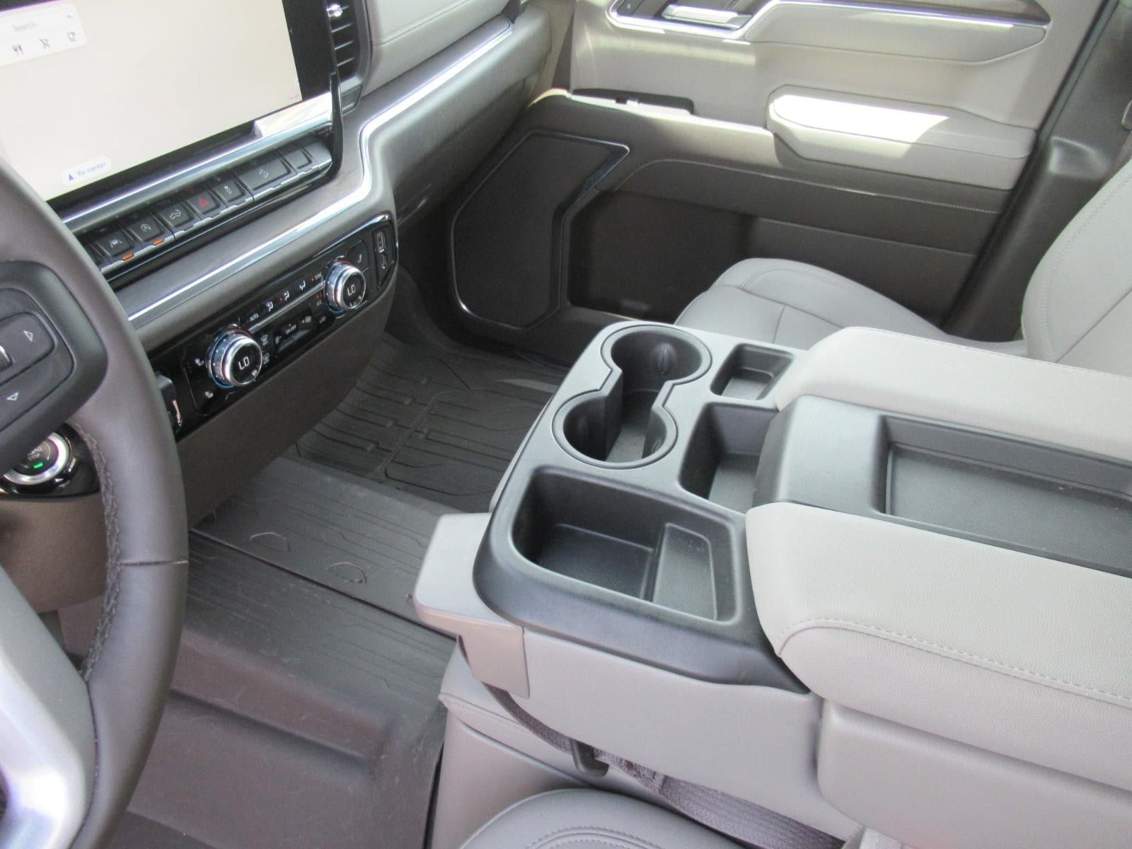 Used 2024 GMC Sierra 1500 SLT AWD/4WD image 16