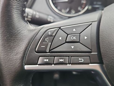 Used 2017 Nissan Rogue SL image 23