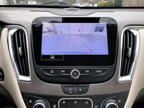 Used 2024 Chevrolet Malibu LT image 14