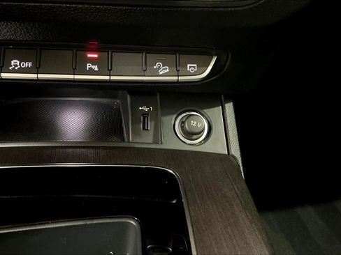 Used 2022 Audi Q5 e Premium w/ Convenience Package image 34