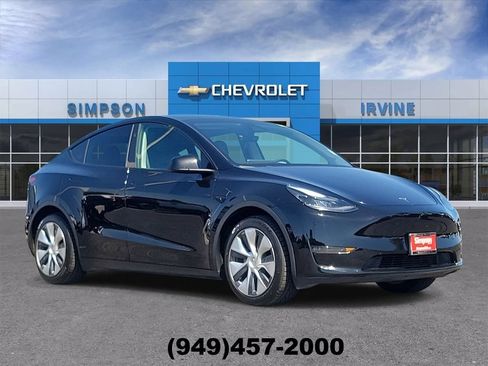 Used 2024 Tesla Model Y Long Range AWD/4WD image 1