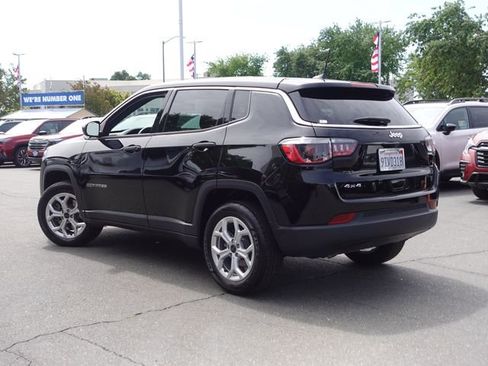 Used 2025 Jeep Compass Sport AWD/4WD image 9