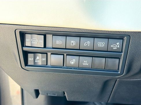 Used 2024 Toyota Sequoia Capstone AWD/4WD image 36