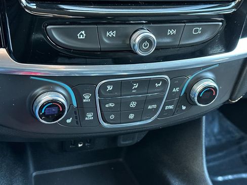 Used 2021 Chevrolet Traverse LT FWD image 20