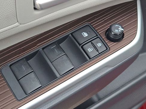 Used 2023 Toyota Sienna XLE image 25