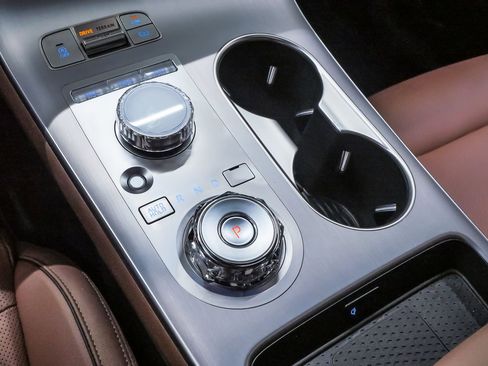 Certified 2026 Genesis GV70 2.5T Advanced image 17