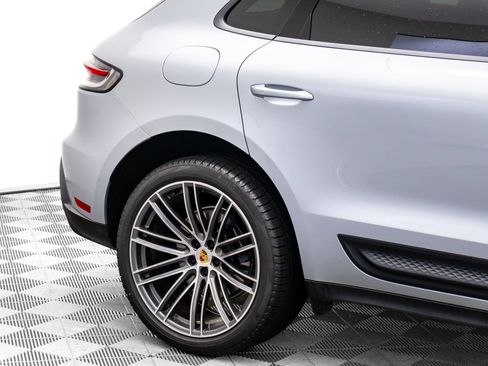 Certified 2026 Porsche Macan AWD/4WD image 35