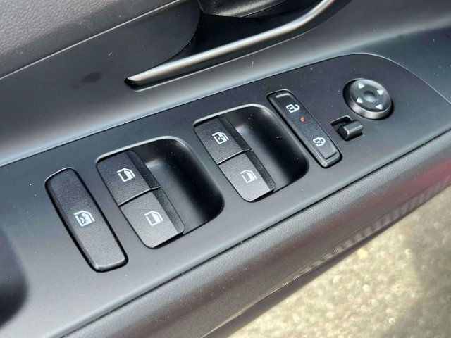 Certified 2025 Hyundai Elantra Sport FWD image 16