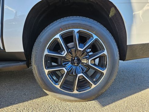 New 2026 Chevrolet Suburban RST w/ Sun And Tow Package AWD/4WD image 17