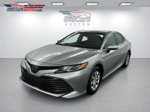 Used 2018 Toyota Camry LE image 1