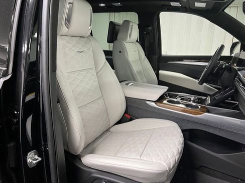 New 2026 Cadillac Escalade ESV Platinum Sport w/ LPO, ONYX Package AWD/4WD image 17