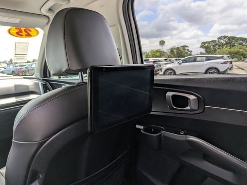 Certified 2025 Kia Sorento S w/ Panoramic Sunroof Package FWD image 18