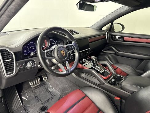 Used 2023 Porsche Cayenne GTS w/ Premium Package Plus AWD/4WD image 4