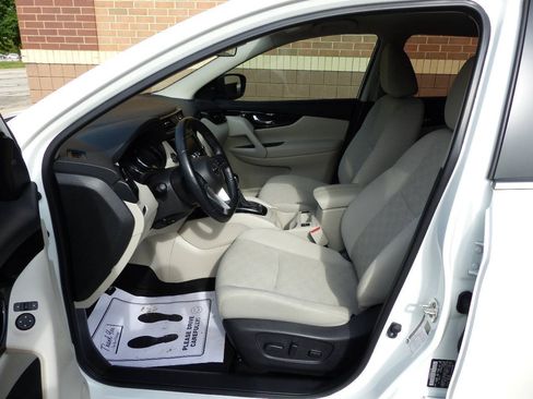 Used 2021 Nissan Rogue Sport SV FWD image 19