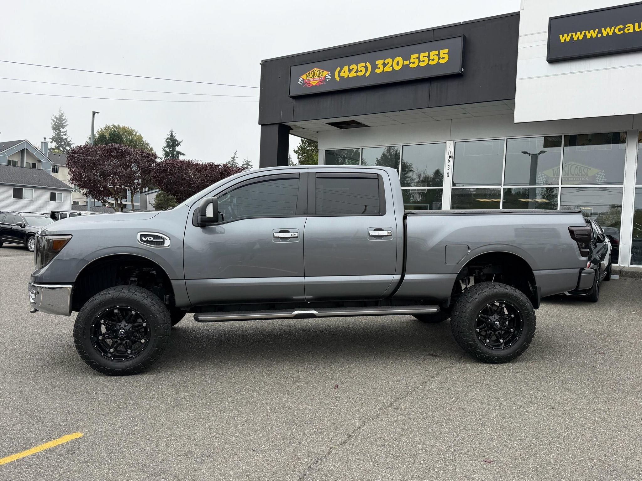 Used 2017 Nissan Titan SV AWD/4WD image 7