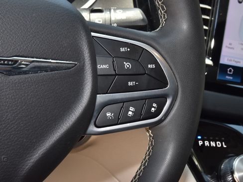 Used 2024 Chrysler Pacifica Touring-L FWD image 26