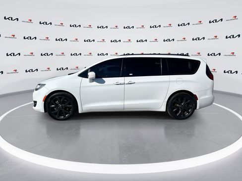 Used 2020 Chrysler Pacifica Touring-L Plus w/ S Appearance Package FWD image 5