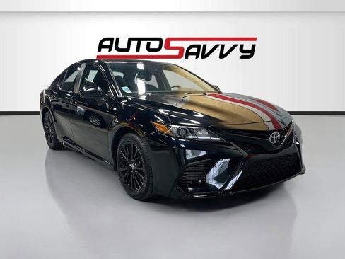 Used 2020 Toyota Camry SE w/ Carpet Mat Package FWD image 1