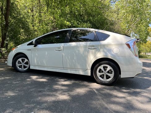 Used 2015 Toyota Prius Three w/ Solar Roof Package FWD image 10