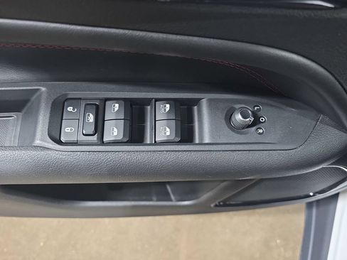 Used 2025 Jeep Compass Trailhawk AWD/4WD image 26