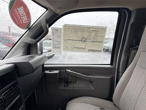 New 2025 Chevrolet Express 3500 w/ Power Convenience Package image 31