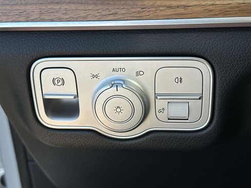 Used 2025 Mercedes-Benz GLE 450e 4MATIC image 30