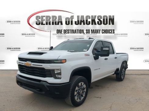 Used 2025 Chevrolet Silverado 2500 Custom w/ Custom Value Package image 5