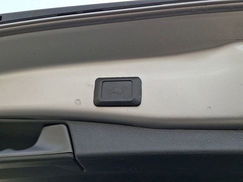 Used 2021 Toyota RAV4 XLE w/ Convenience Package image 30