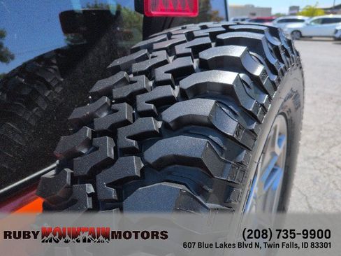 Used 2015 Jeep Wrangler Unlimited Rubicon w/ Dual Top Group AWD/4WD image 23