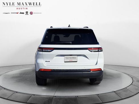 New 2025 Jeep Grand Cherokee 4WD image 15