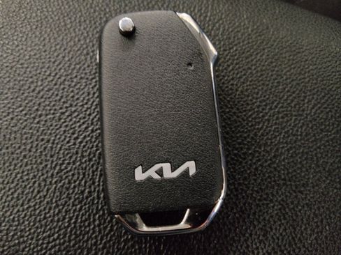 Used 2021 Kia Forte LXS FWD image 32